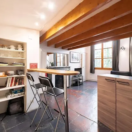 Appartement La Carterie, Beau T1 Mez, Clim, Centre Historique Montpellier